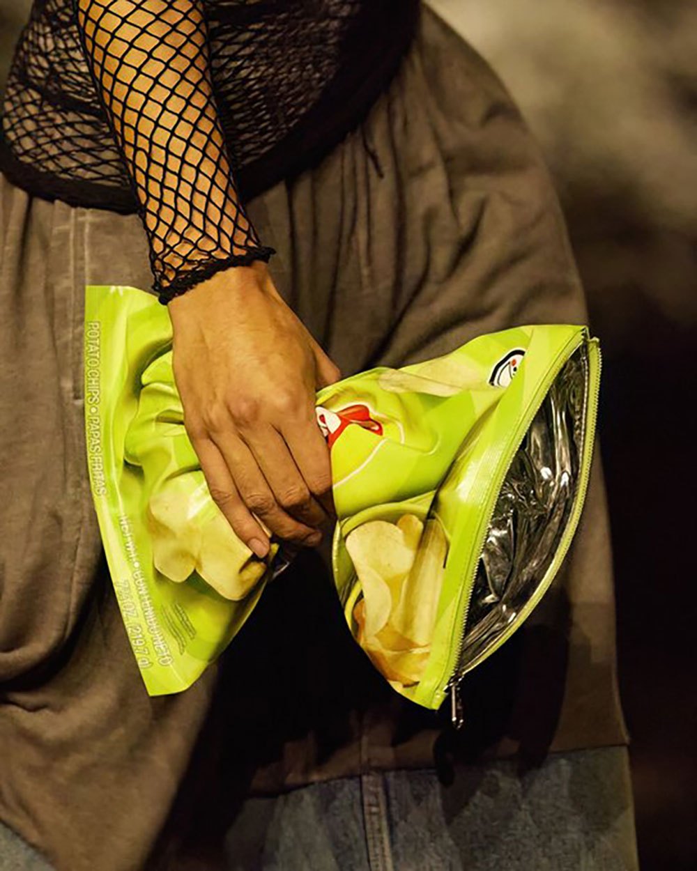 Balenciaga: Đằng sau những chiếc túi độc lạ đến tranh cãi