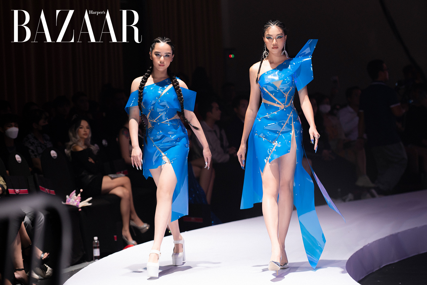 Harper's Bazaar_Inside fashion show của nhà thiết kế Nguyễn Minh Tuấn_07