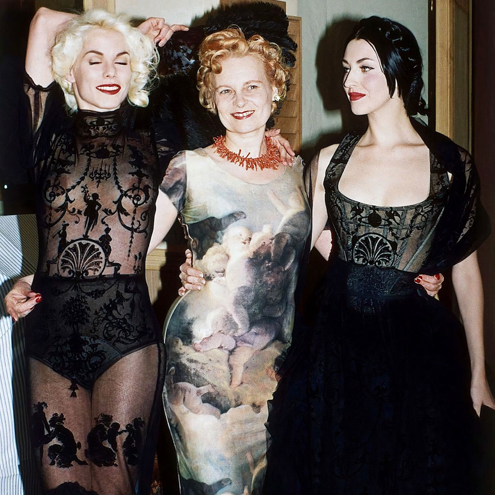 Vivienne Westwood: Đưa corset “từ trong ra ngoài”