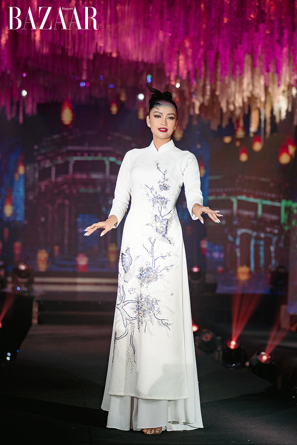 Hoa hậu Khánh Vân không đặt nặng cátxê khi diễn áo dài cho NTK Minh Châu