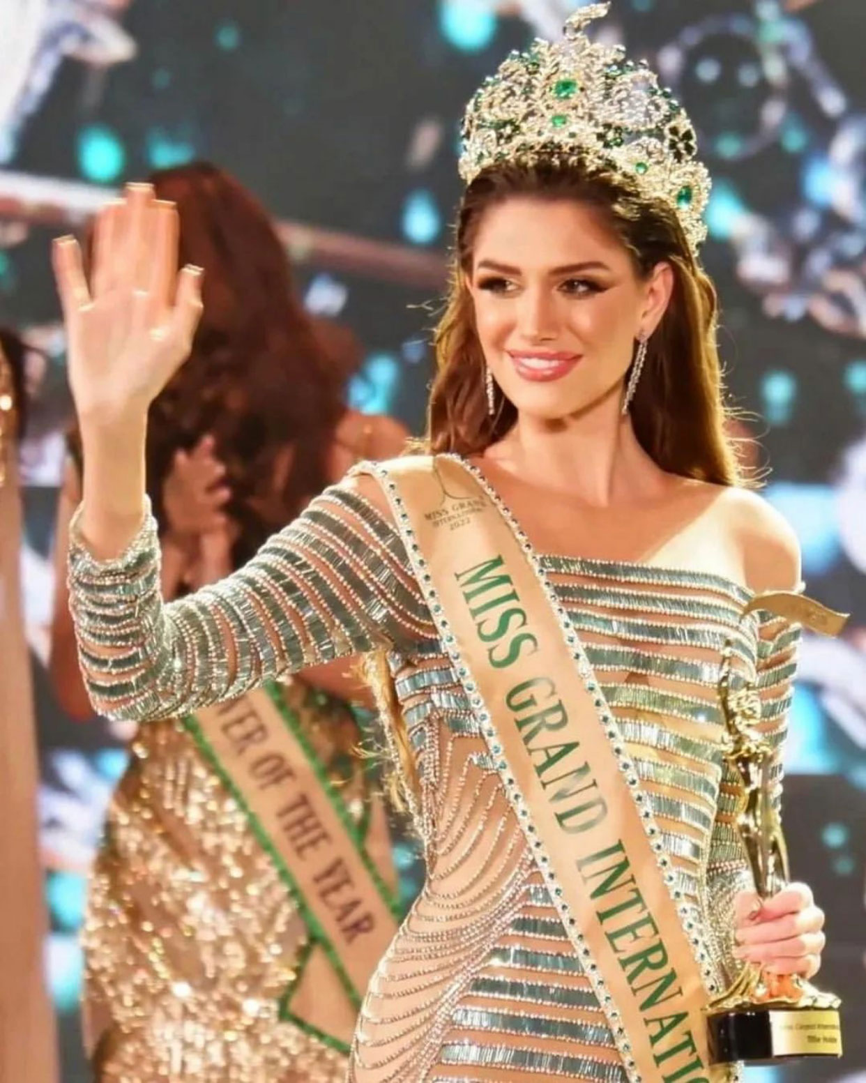 chung ket miss grand international 2022 hoa hau brazil isasbella menin 02 - Muốn thành hoa hậu phải có EQ cao: Bài học từ Miss Grand International 2022