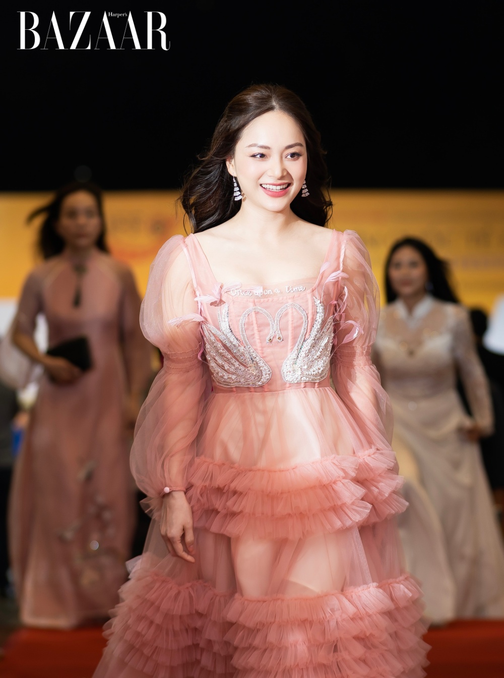 Lan Phương hóa công chúa tại liên hoan phim quốc tế Hà Nội 2022