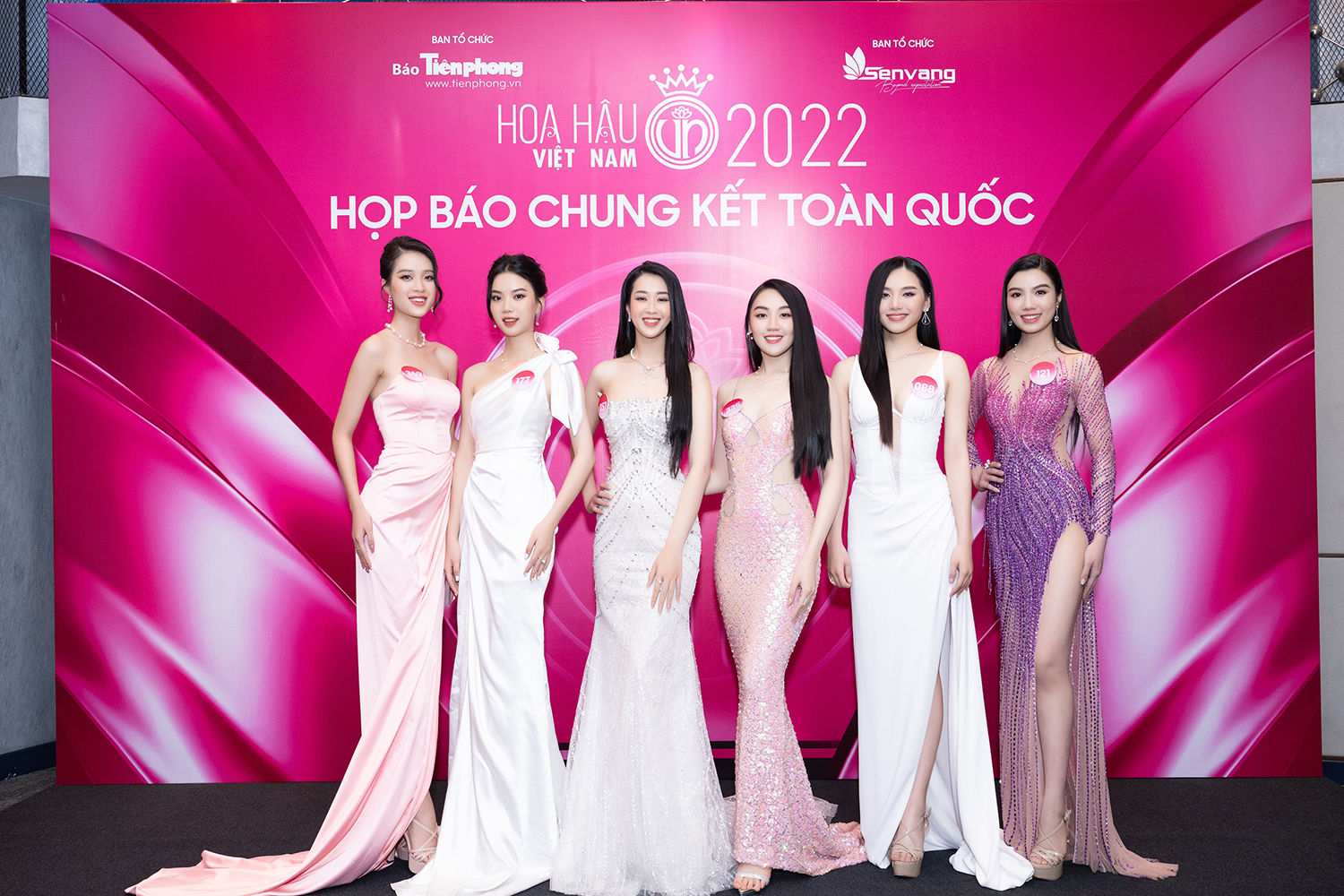 Harper's Bazaar_Họp báo chung kết Hoa hậu Việt Nam_03