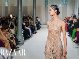 Elie Saab Haute Couture Xuân Hè 2023 tìm cảm hứng ở Thái Lan