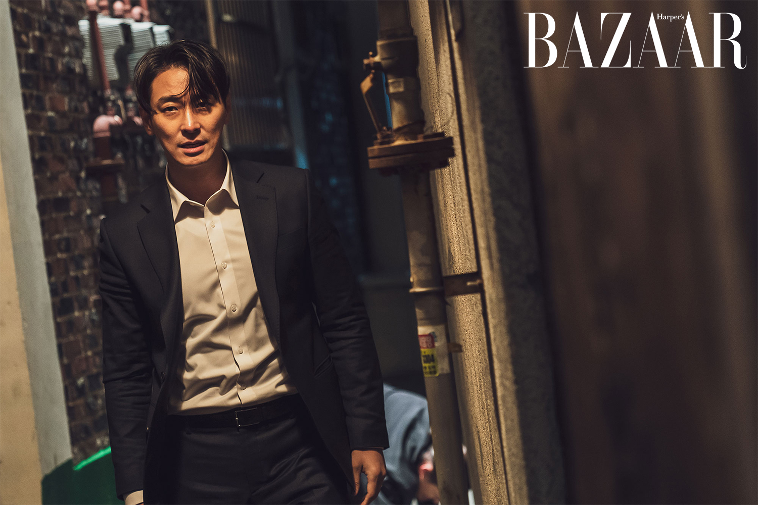Harper's Bazaar_Joo Ji Hoon tái xuất trong phim Gentleman_03