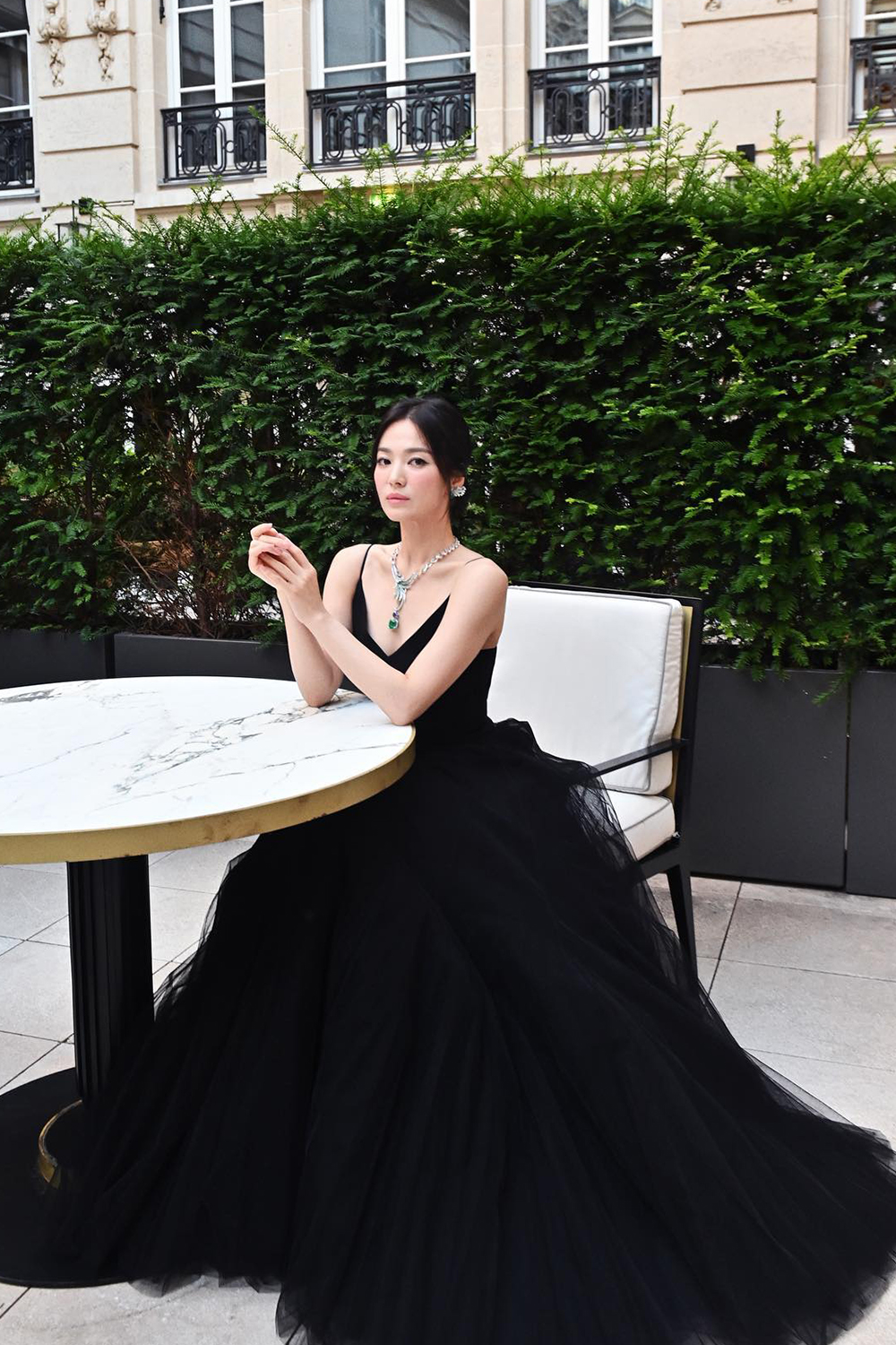 Harper's Bazaar_Song Hye Kyo chọn mặc AvouAvou_07