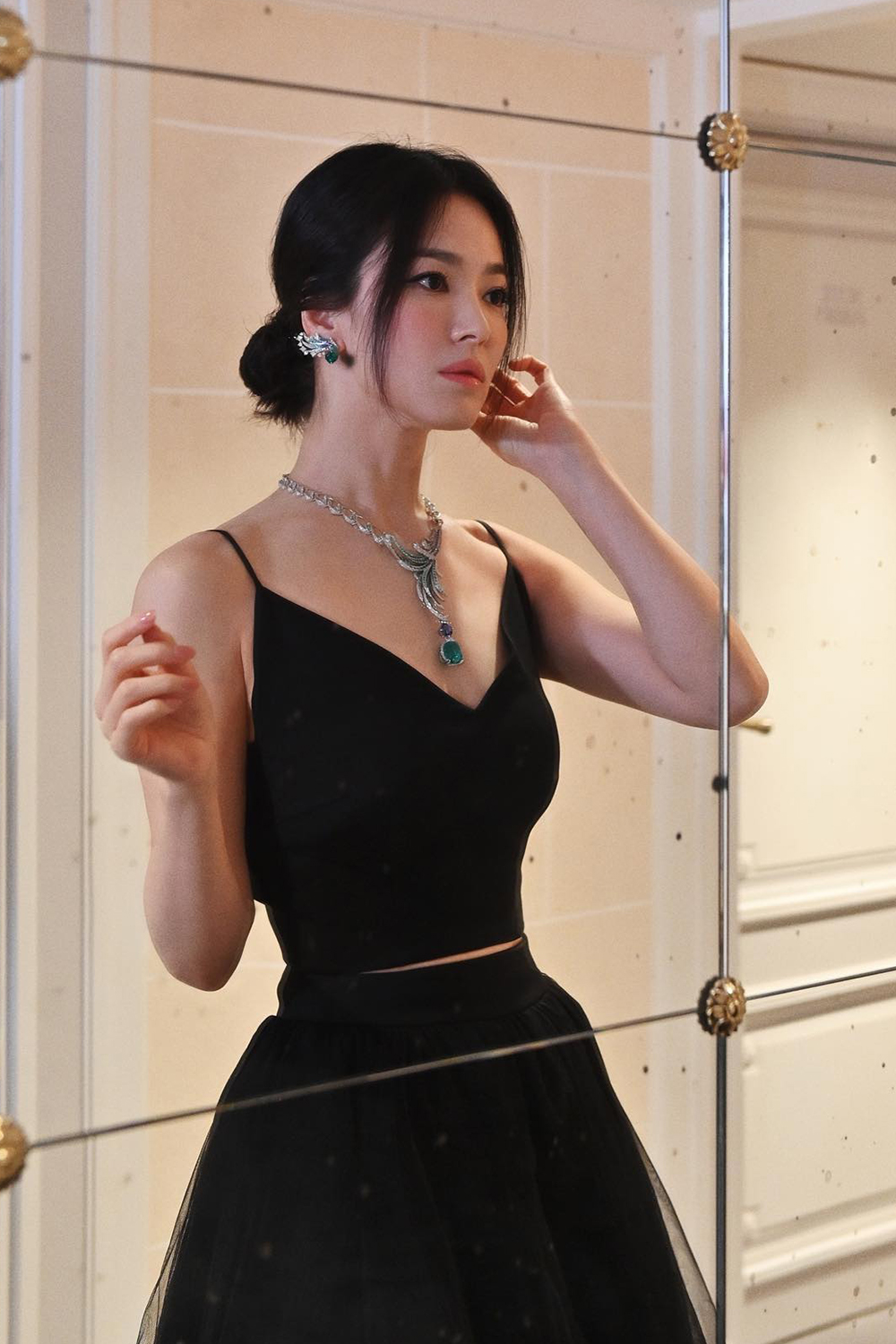 Harper's Bazaar_Song Hye Kyo chọn mặc AvouAvou_03