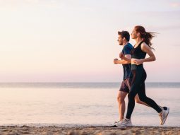Những bài tập thể dục giảm cân toàn thân: Chạy nhẹ nhàng và chạy nhanh