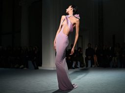 Jean Paul Gaultier Haute Couture Xuân Hè 2023 mang tinh hoa Haider Ackermann