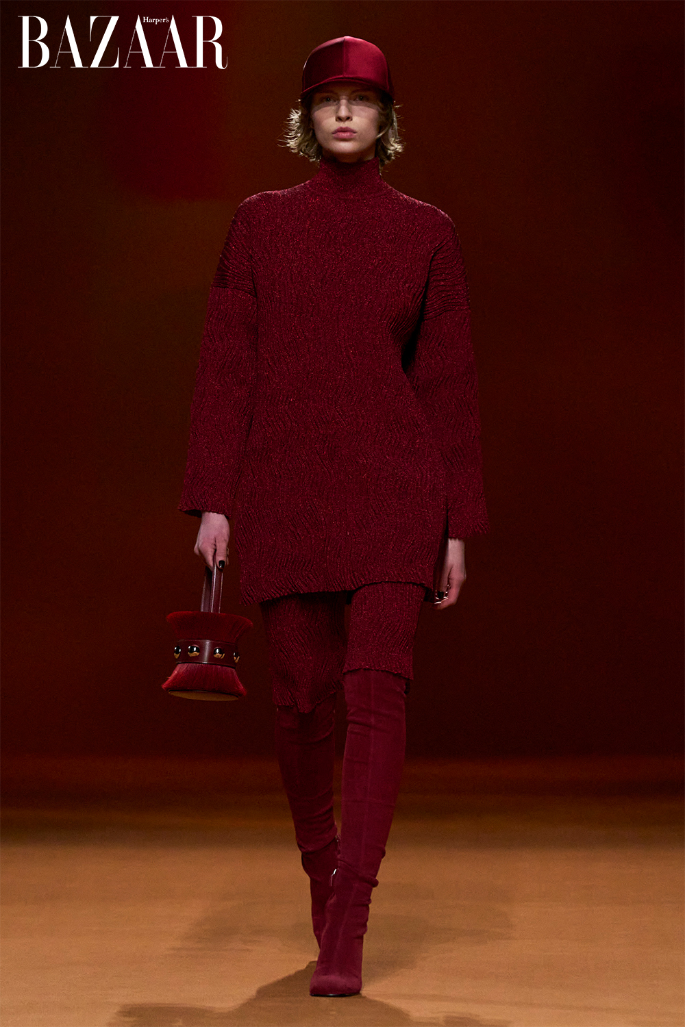 Hermès Thu Đông 2023 nổi bật với các thiết kế áo khoác và áo len.