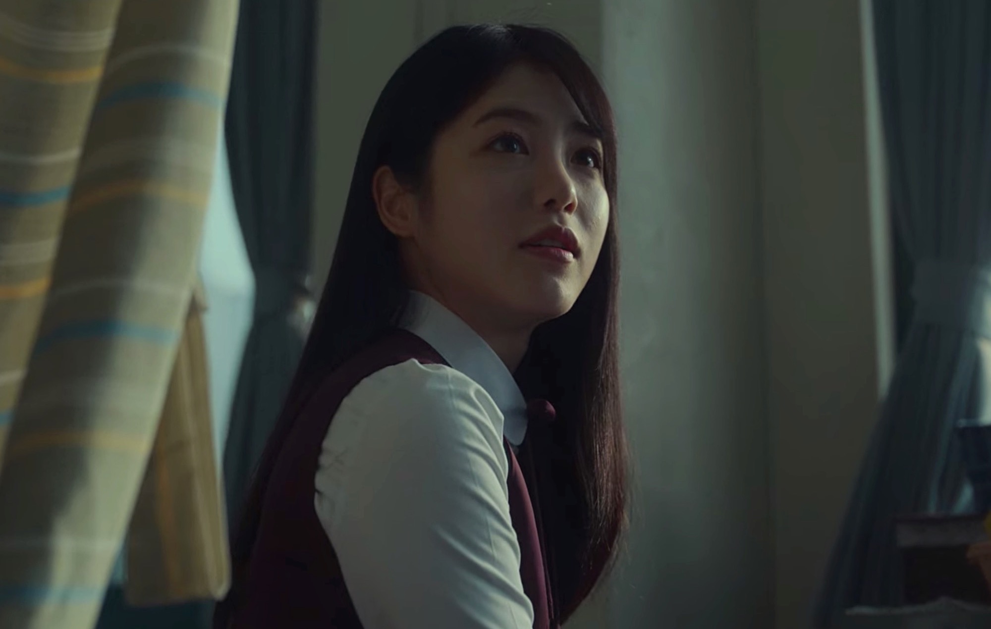 Harper's Bazaar_Shin Ye Eun trong phim Quán trọ tình yêu_01