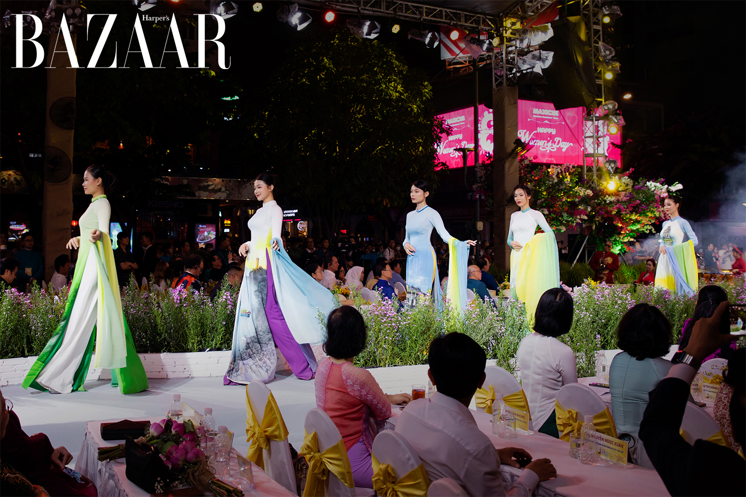 Harper's Bazaar_Áo dài Trung Đinh tại Lễ hội áo dài TPHCM 2023_01