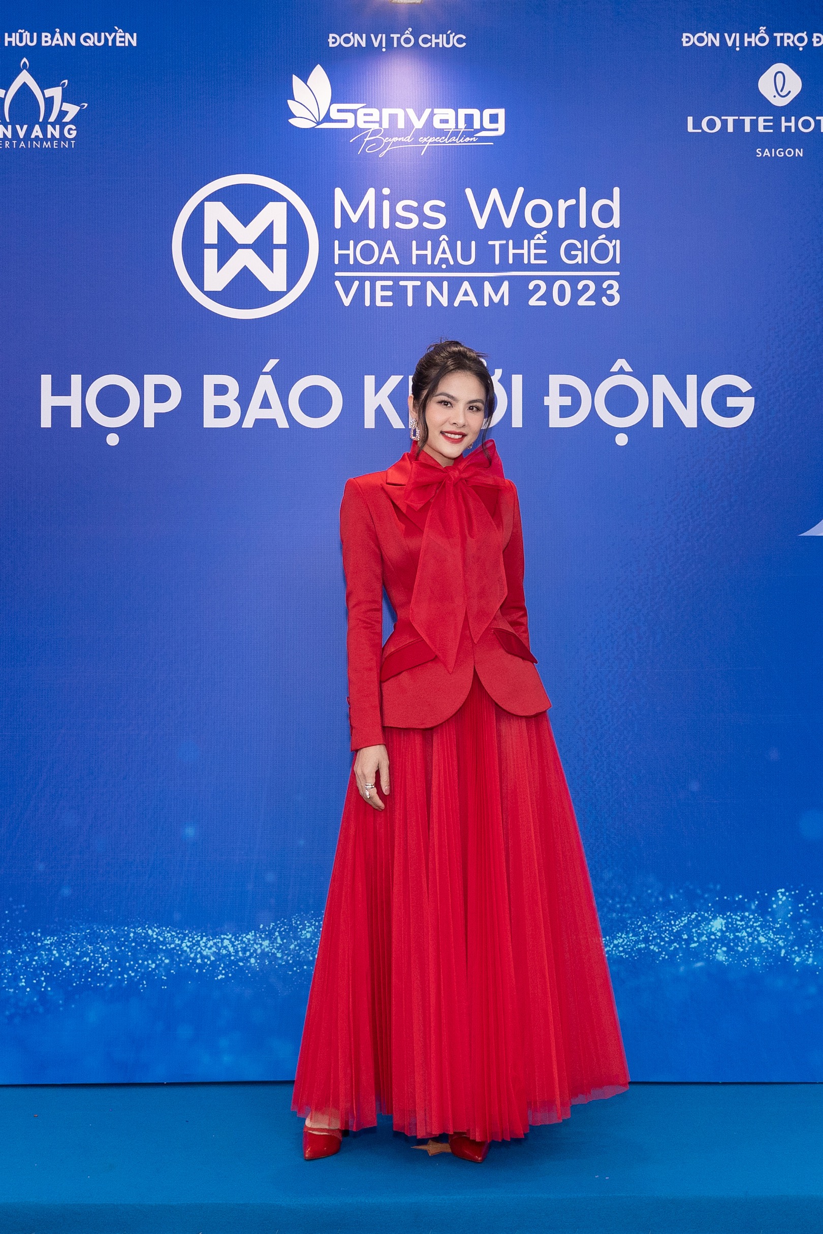 Harper's Bazaar_Thảm đỏ khởi động Miss World Việt Nam_02