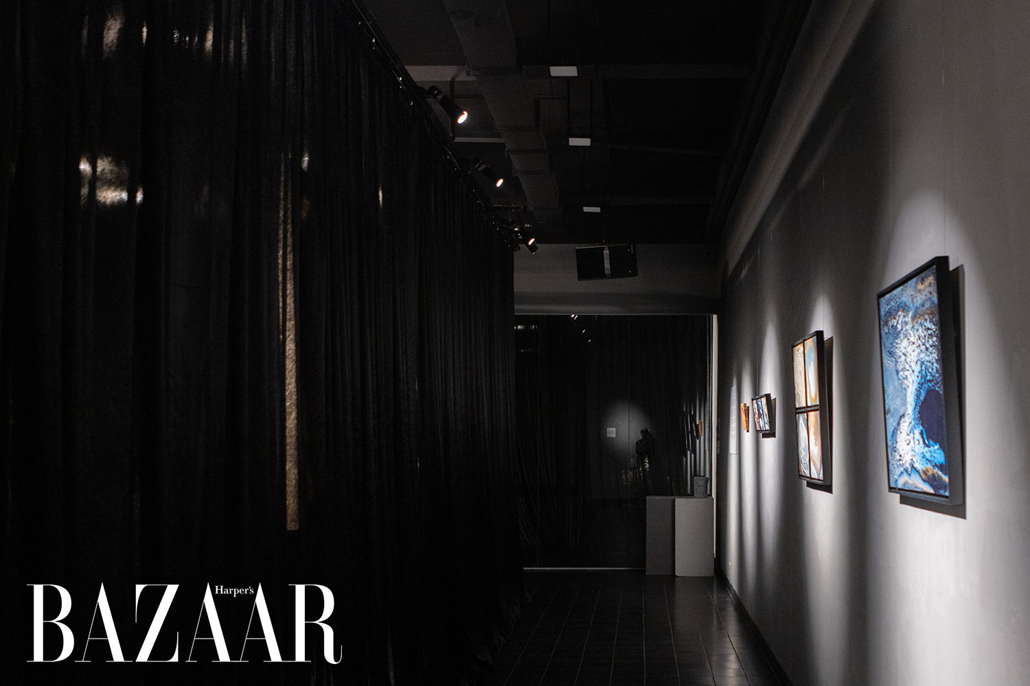 Harper's Bazaar_Triển lãm solo exhibition của đạo diễn Ngạc Lâm Vũ_01