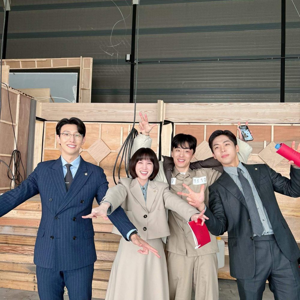 Phim mới nhất của Kang Ki Young 2022: Nữ luật sư kỳ lạ Woo Young Woo - Extraordinary attorney Woo