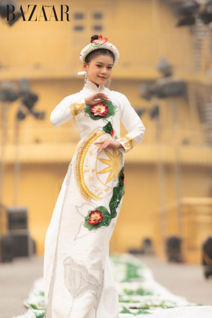 Cận Cảnh Chiếc áo Dài 178m Lập Kỷ Lục Guinness Việt Nam