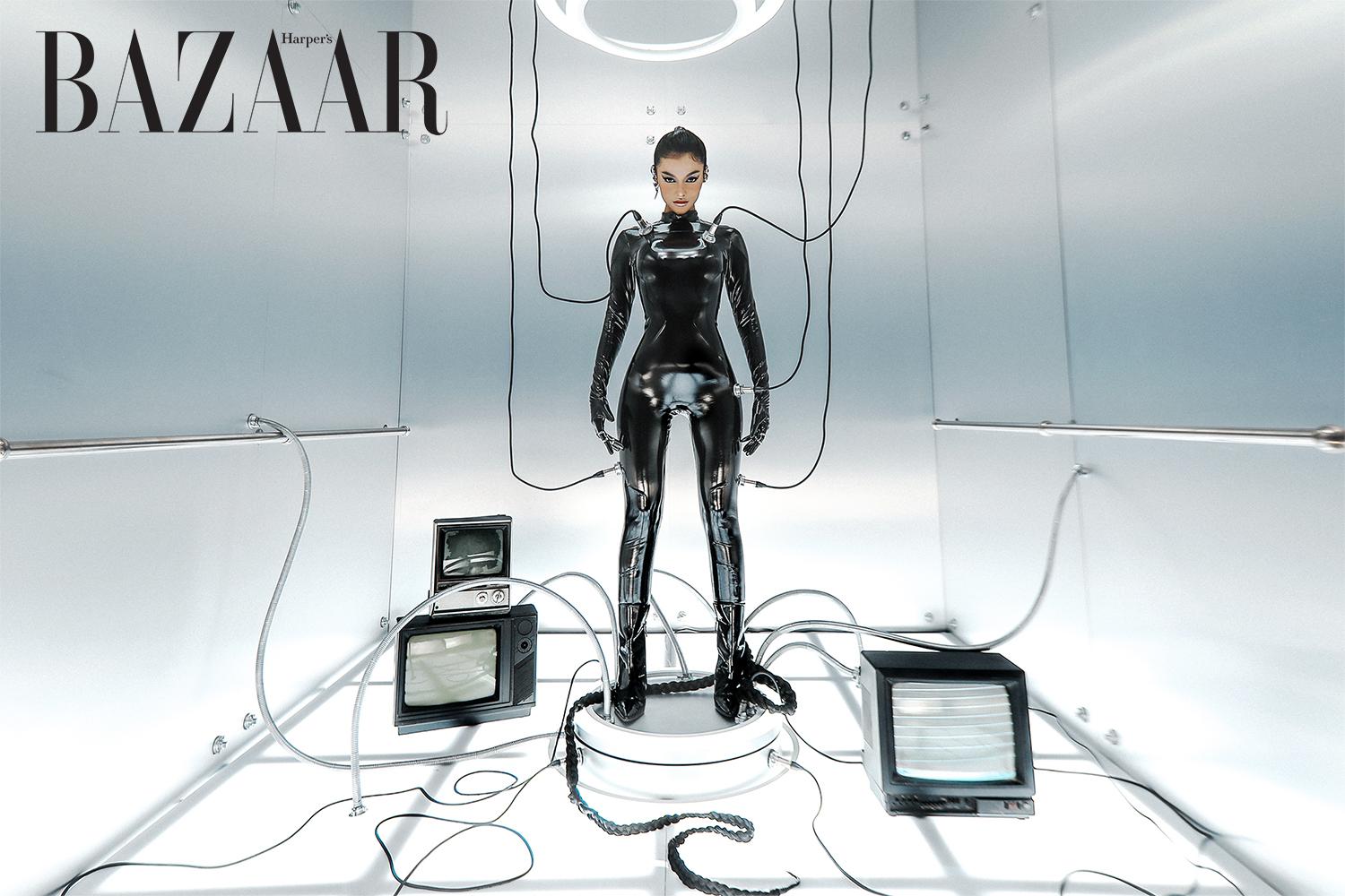 Harper's Bazaar_Chung Thanh Phong tại Fashion Voyage 5_04