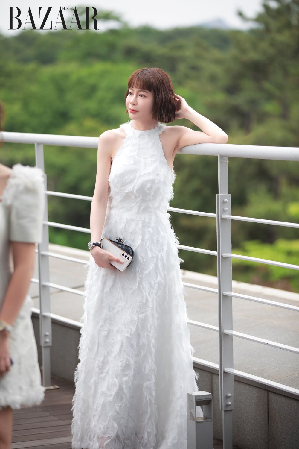 Hoa hậu Hải Dương trong trang phục trắng