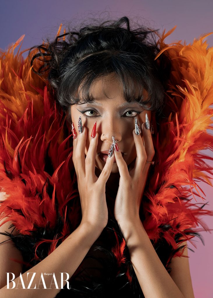 Ngô Trần Thúy Vy dùng thời trang kể lại sự tái sinh của thiên nhiên