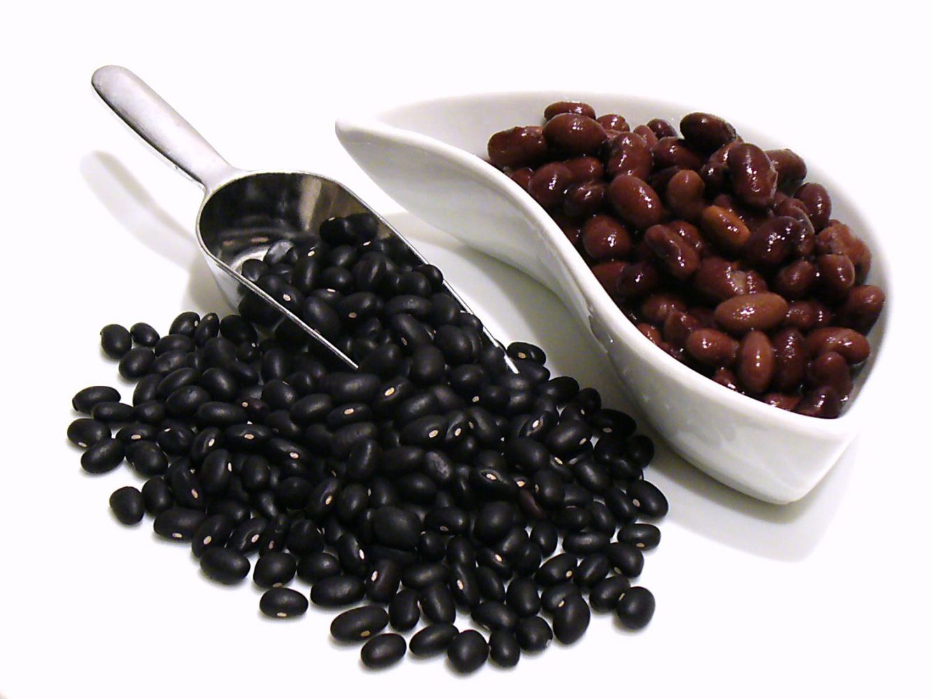Nước đậu đen cung cấp nhiều protein hơn đậu đỏ