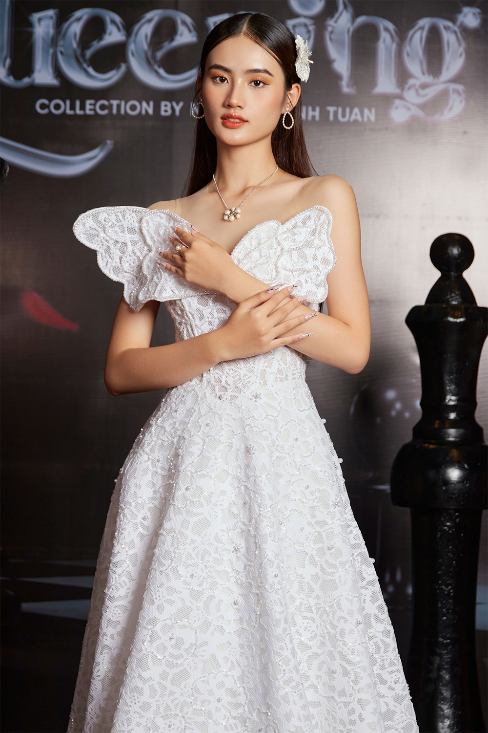 Harper's Bazaar_Miss World Vietnam 2023 mặc đồ NTK Nguyễn Minh Tuấn_01