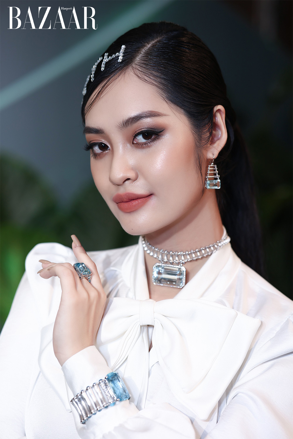Harper's Bazaar_Nông Thúy Hằng dự họp báo Miss Earth Vietnam_02
