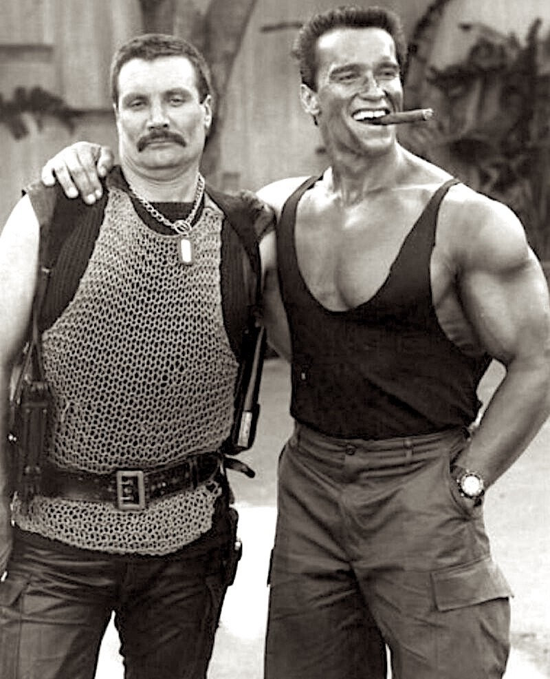 Phim hay của Arnold Schwarzenegger: Biệt kích - Commando (1985)