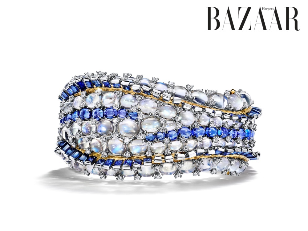 Vòng tay, chế tác từ bạch kim, vàng vàng 18k, đính sapphire, đá mặt trăng, tanzanite và kim cương, Tiffany & Co. Blue Book 2023 