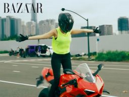 Harper's Bazaar_Ngọc Trinh thả hai tay lái mô tô có vi phạm pháp luật_01