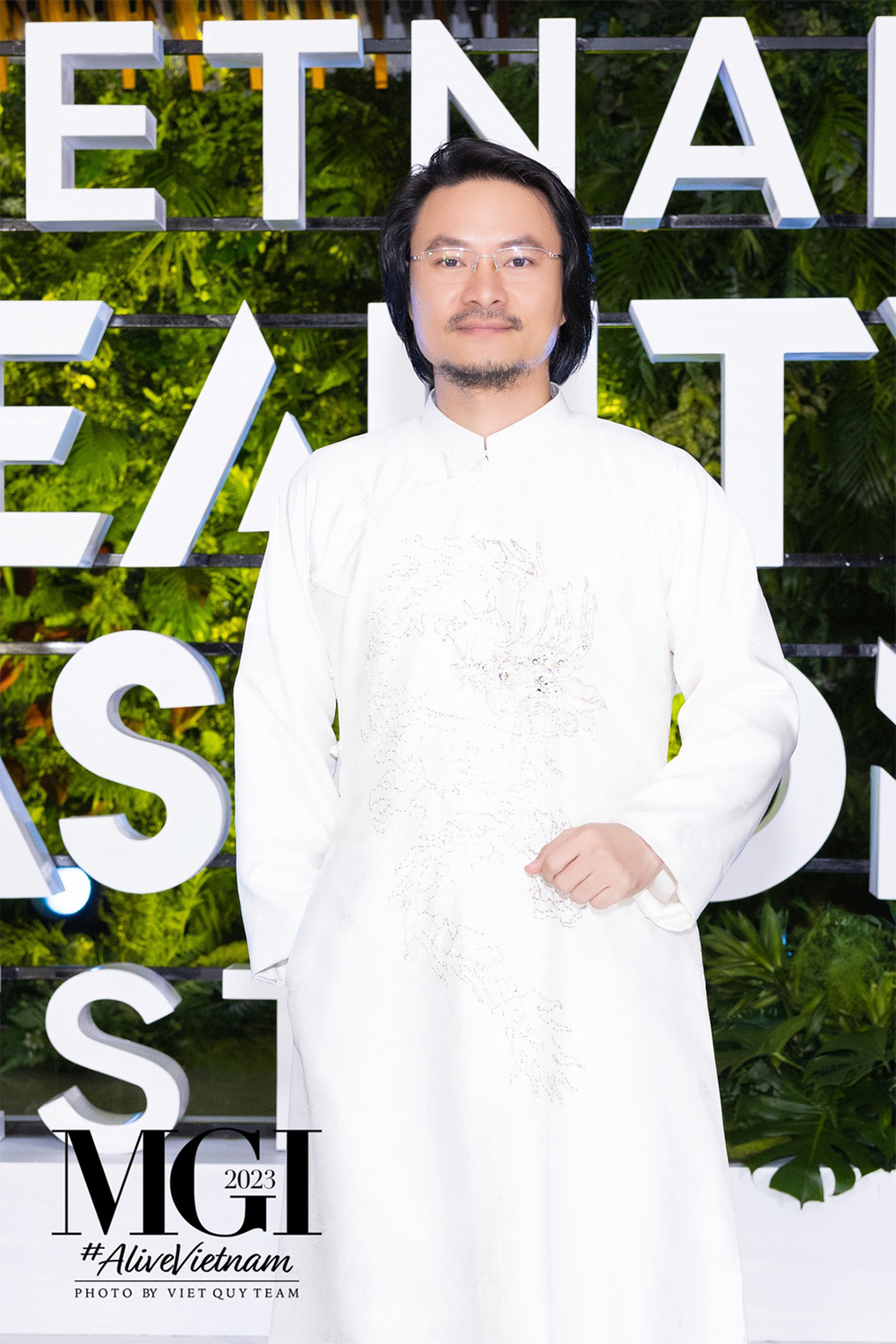 Harper's Bazaar_Đạo diễn Hoàng Nhật Nam ước mơ quảng bá áo dài tại VBFF6_03
