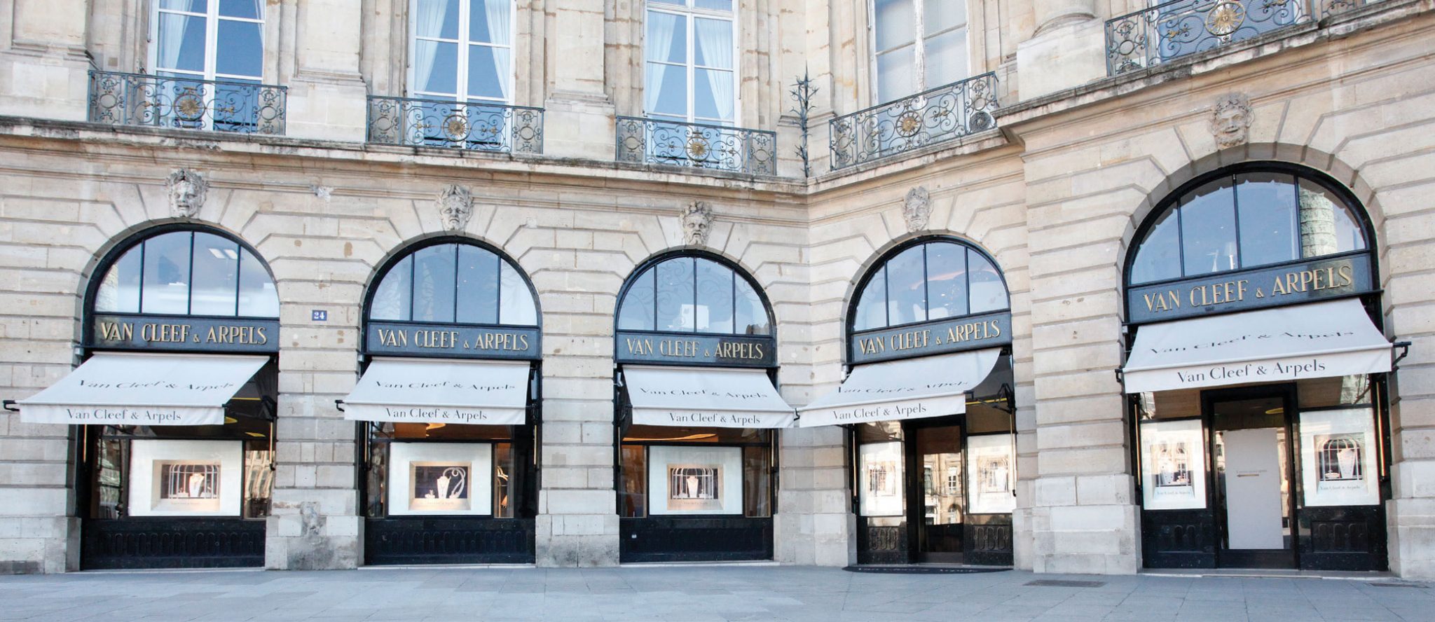 Thương hiệu trang sức Van Cleef & Arpels Harper's Bazaar Việt Nam