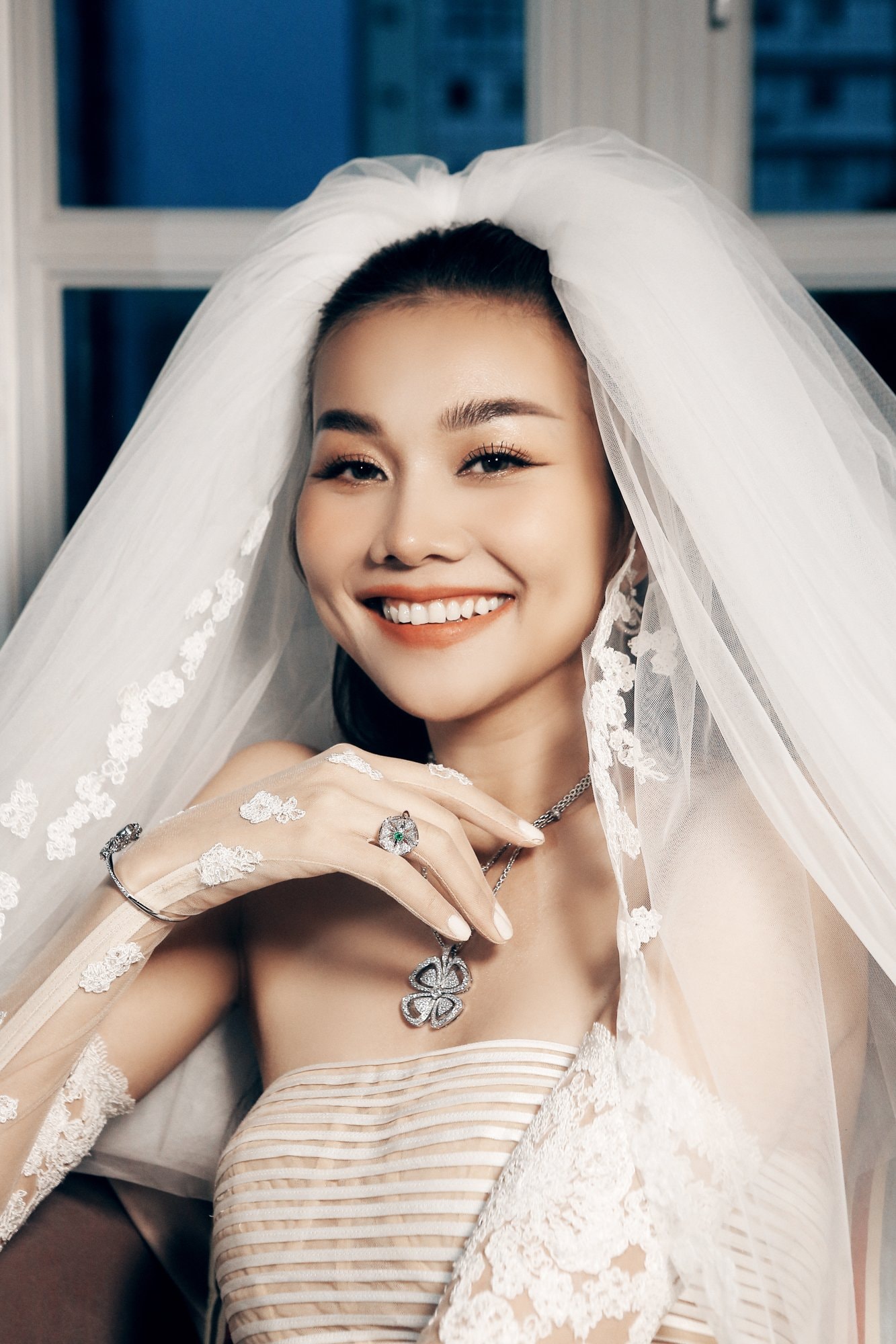 Ý nghĩa trang sức cưới của siêu mẫu Thanh Hằng