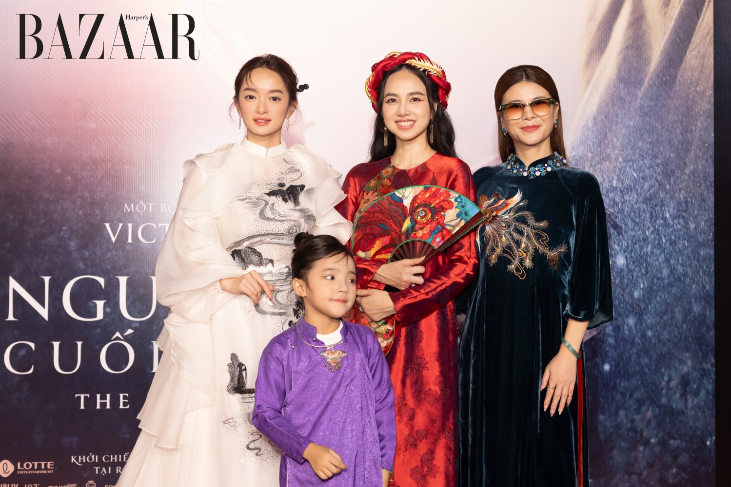 Kaity Nguyễn cùng các bạn diễn nữ trong phim: Đinh Ngọc Diệp (áo đỏ) và NSƯT Kim Oanh. 