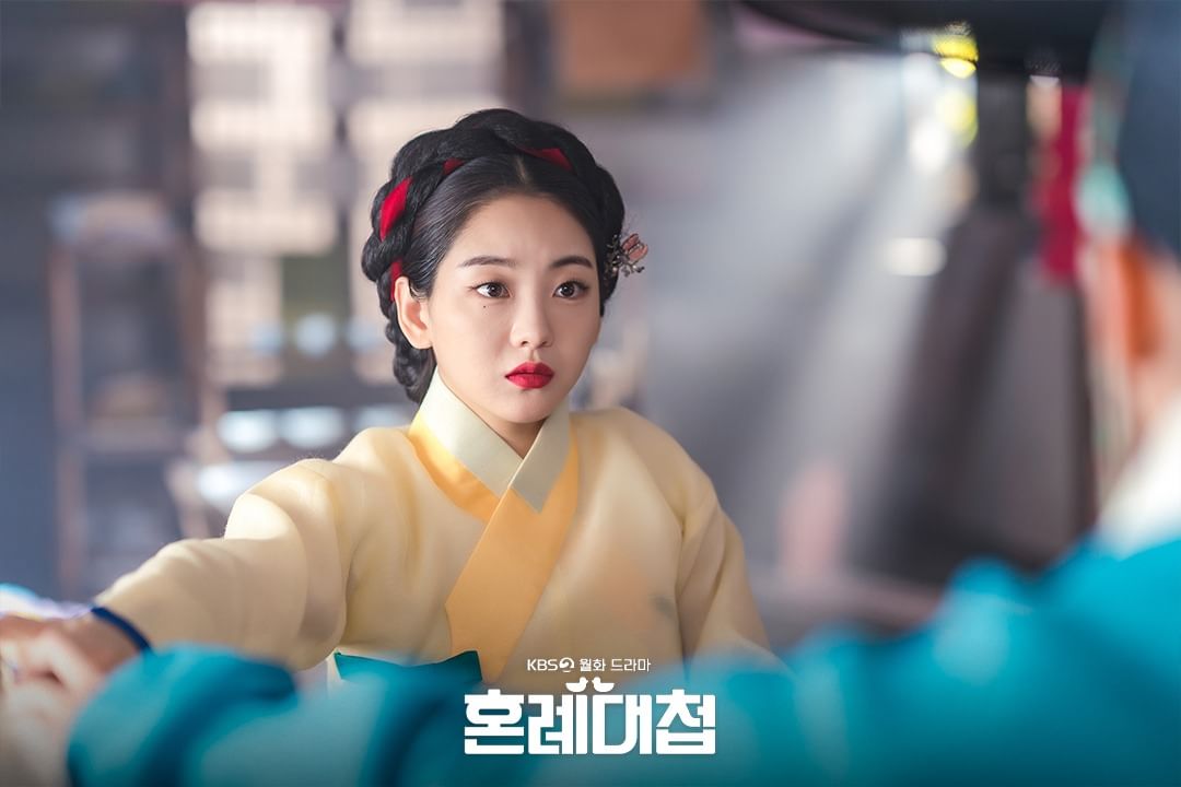 Cho Yi Hyun vai Jung Soon Deok