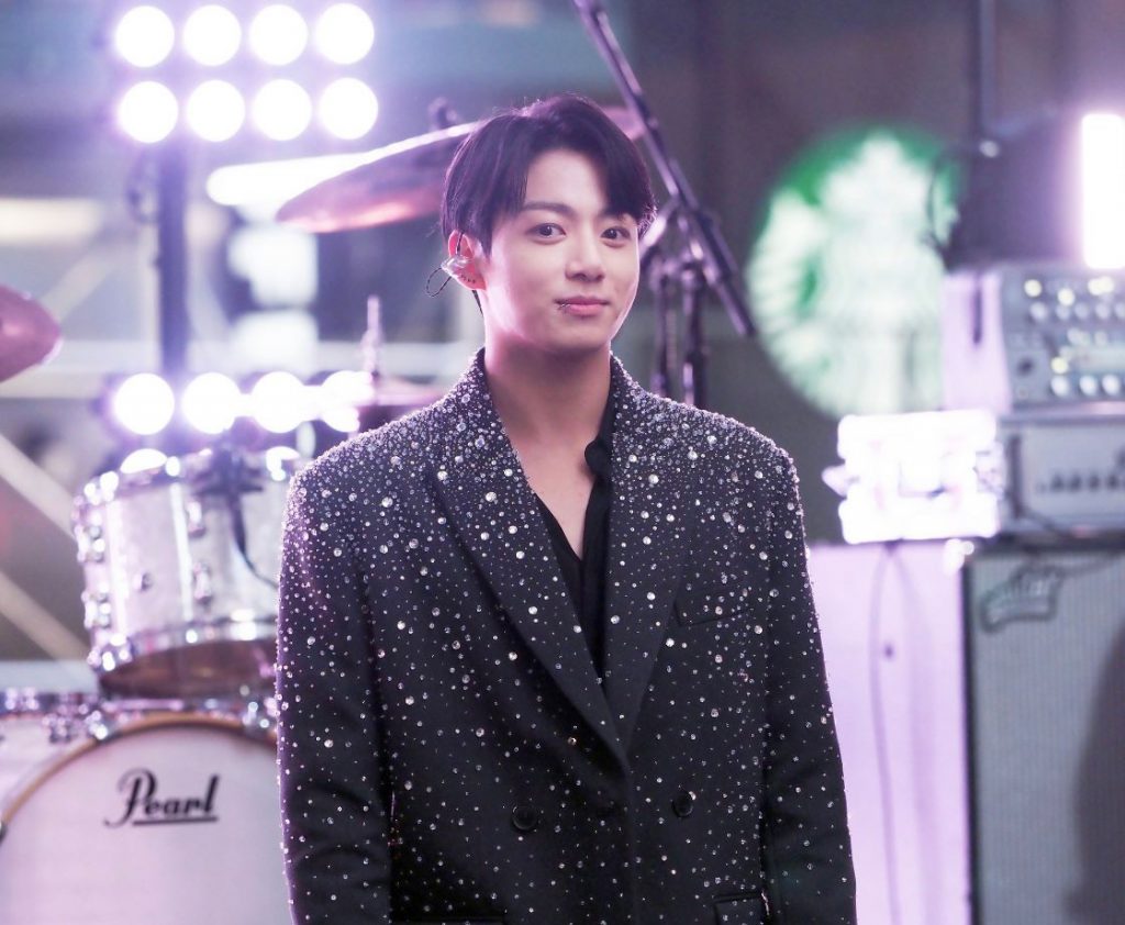 Jungkook (BTS) biểu diễn live trên "Today Show" khiến hàng nghìn fan