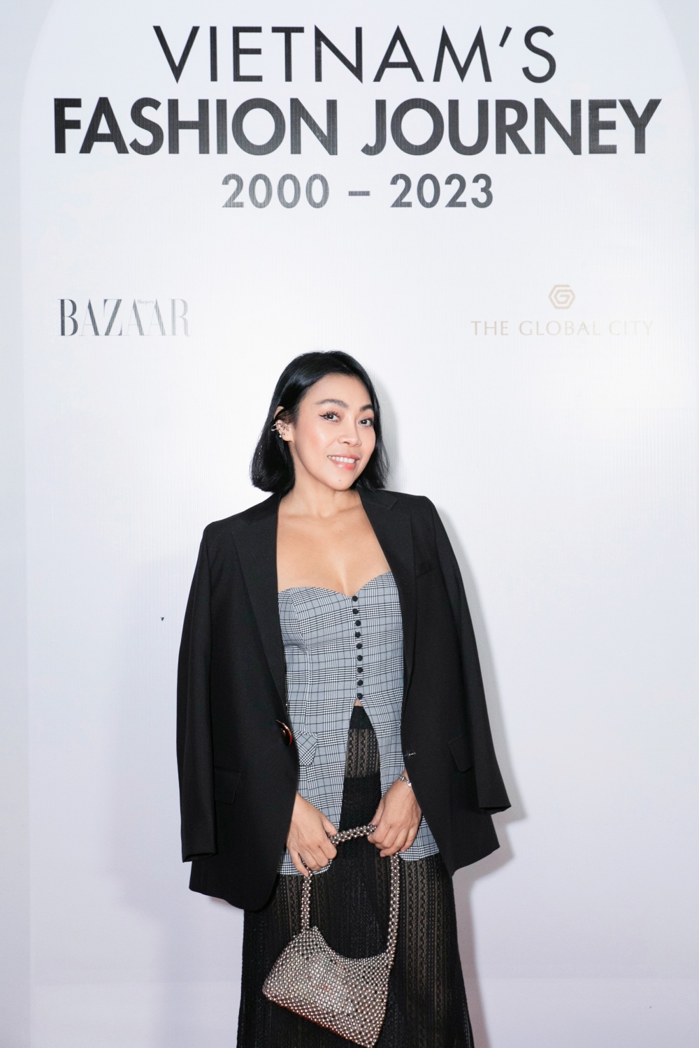Chân dung NTK Jennu Kim tại đêm Gala khai mạc triển lãm Vietnam's Fashion Jourrney 2000–2023 do Harper's Bazaar Việt Nam tổ chức. Ảnh: Kiếng Cận team.