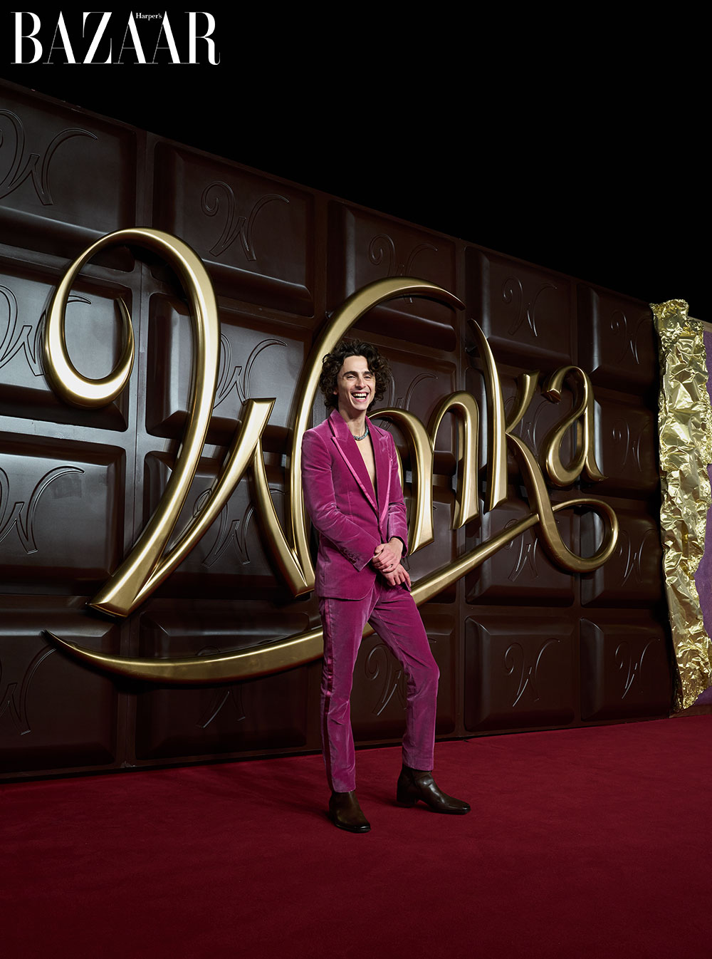 Timotheé diện vòng cổ Cartier do chính anh tham gia sáng tạo phim Wonka