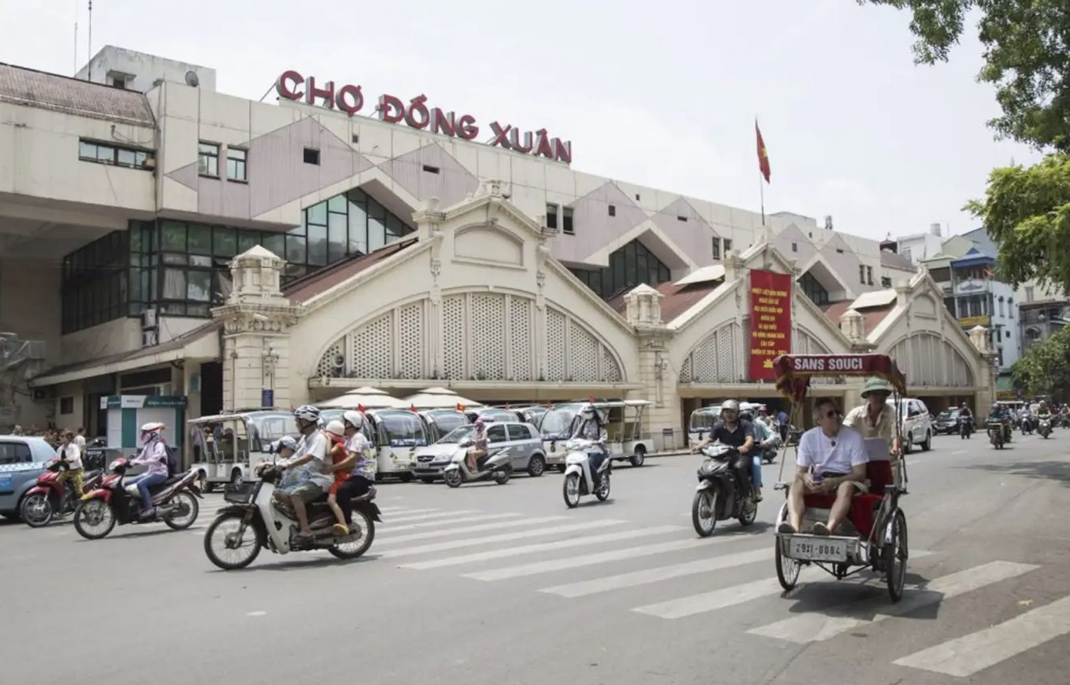 Địa điểm du lịch Hà Nội: Chợ Đồng Xuân