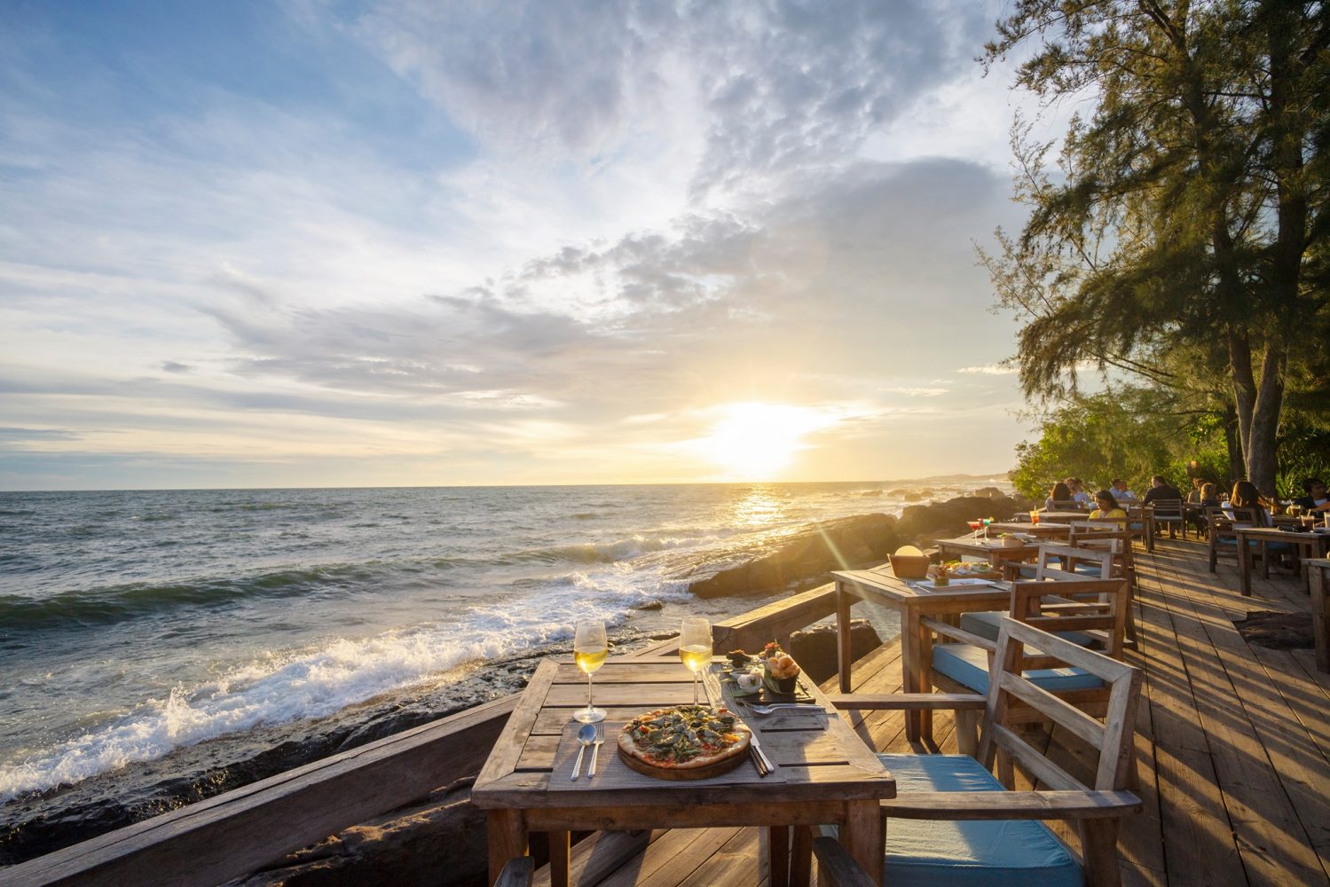 Nhà hàng ngon Phú Quốc: On The Rock – Mango Bay Resort