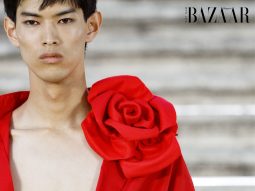 Valentino Fall Couture 2022 hoa hồng trong thời trang