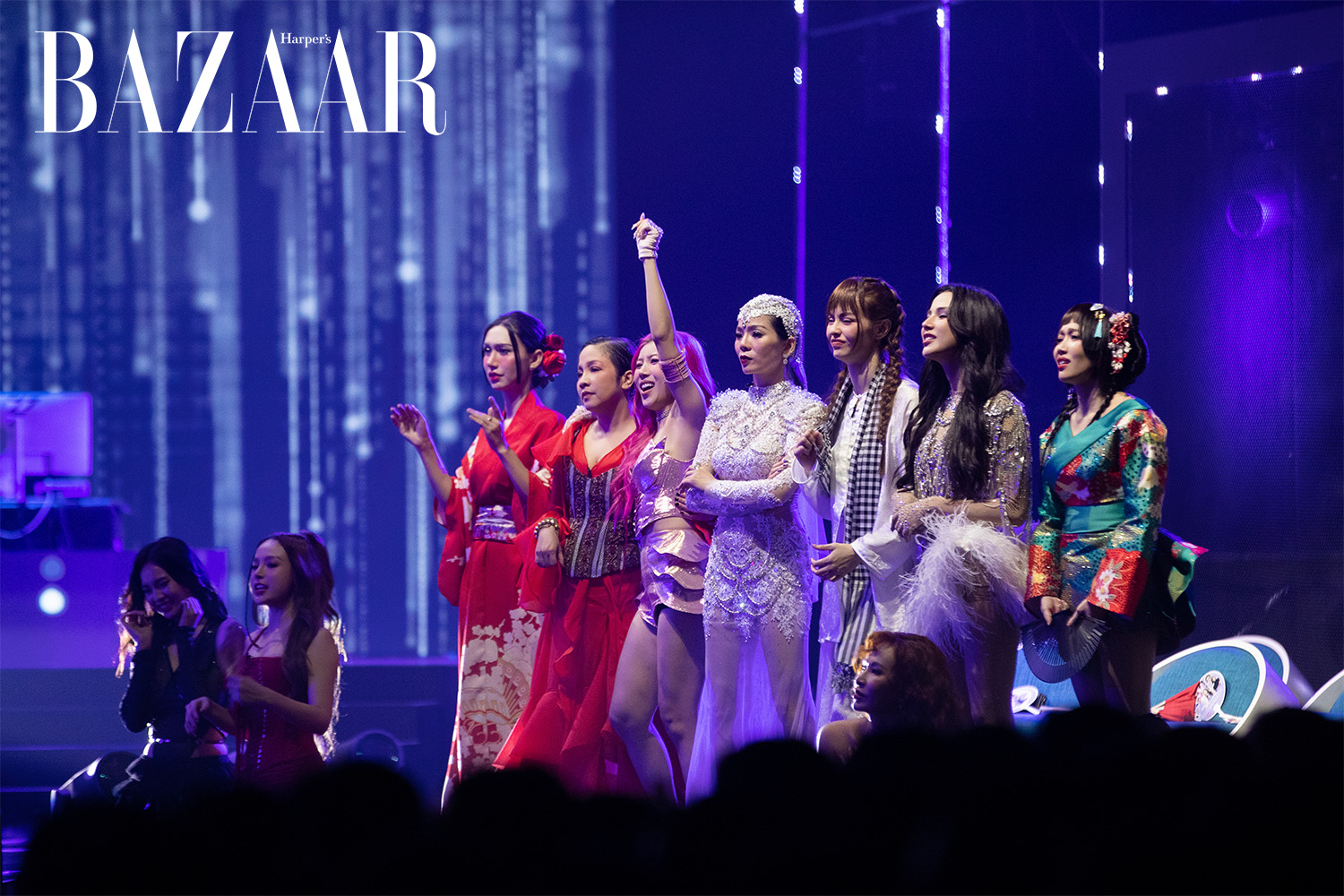 Harper’s Bazaar_Trang Pháp hoá sexy lady trên sân khấu công 5 Chị Đẹp_03