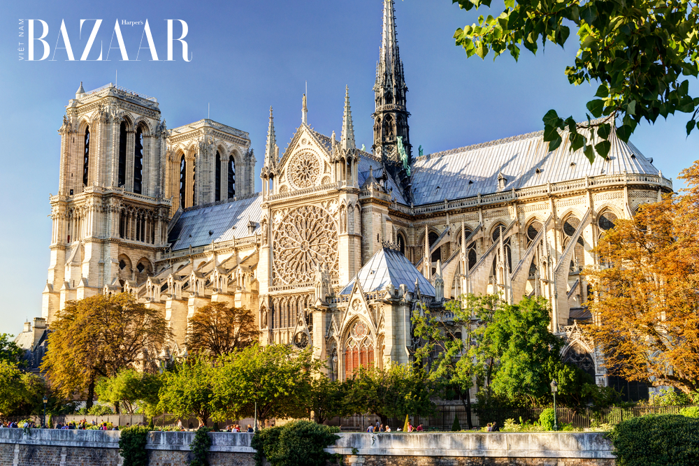 Những địa điểm du lịch nổi tiếng ở Paris: Nhà thờ Đức Bà
