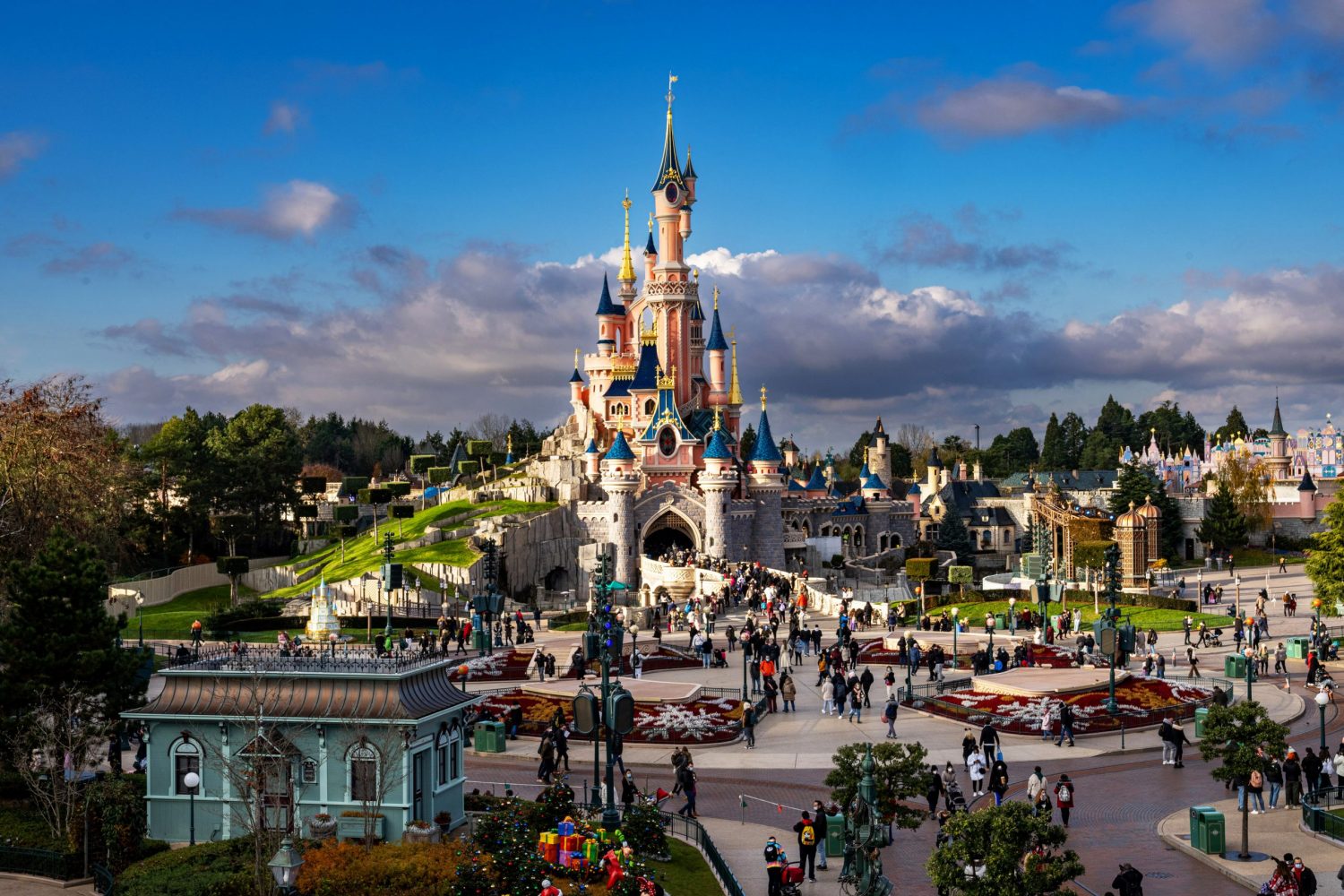 Công viên Disneyland: địa điểm du lịch Paris hoành tráng