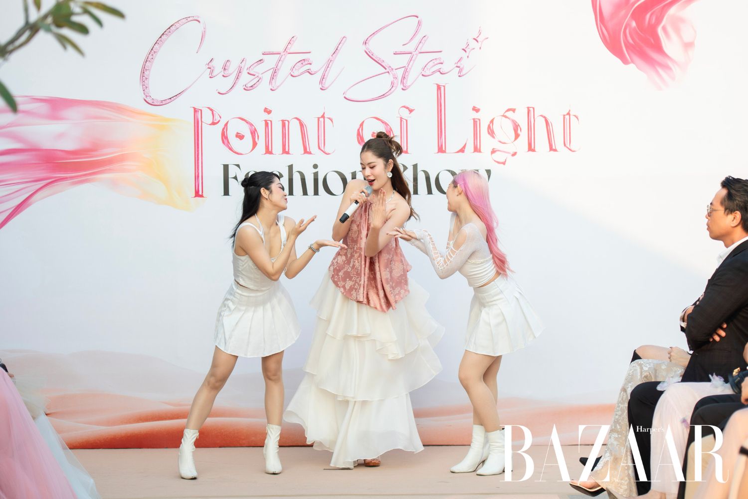 Người đẹp Nam Anh với màn trình diễn độc quyền ca khúc “Gái Nhà Lành" được đón chờ nhất tại sự kiện. 