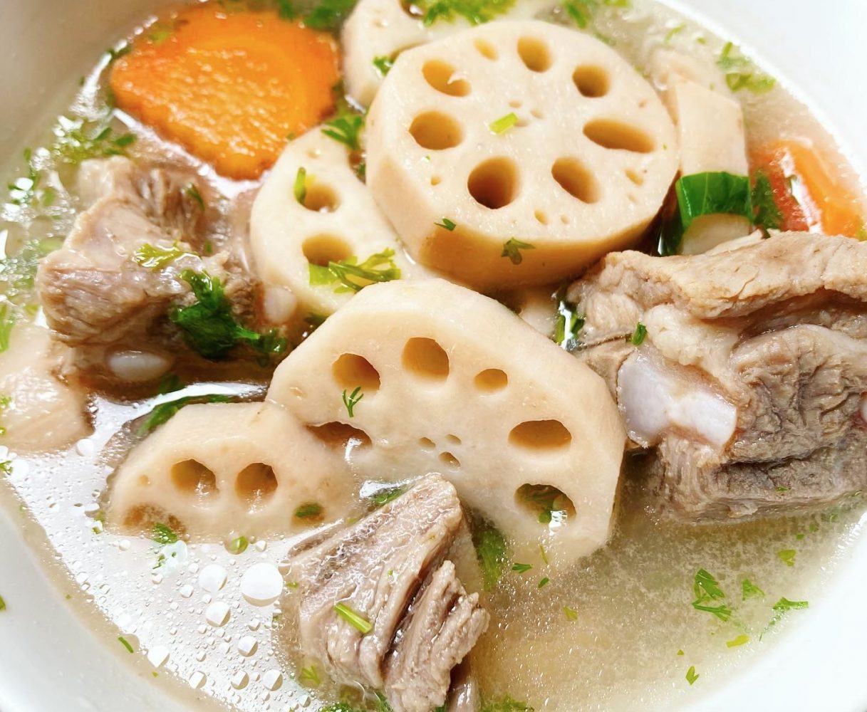 Canh củ sen sườn non