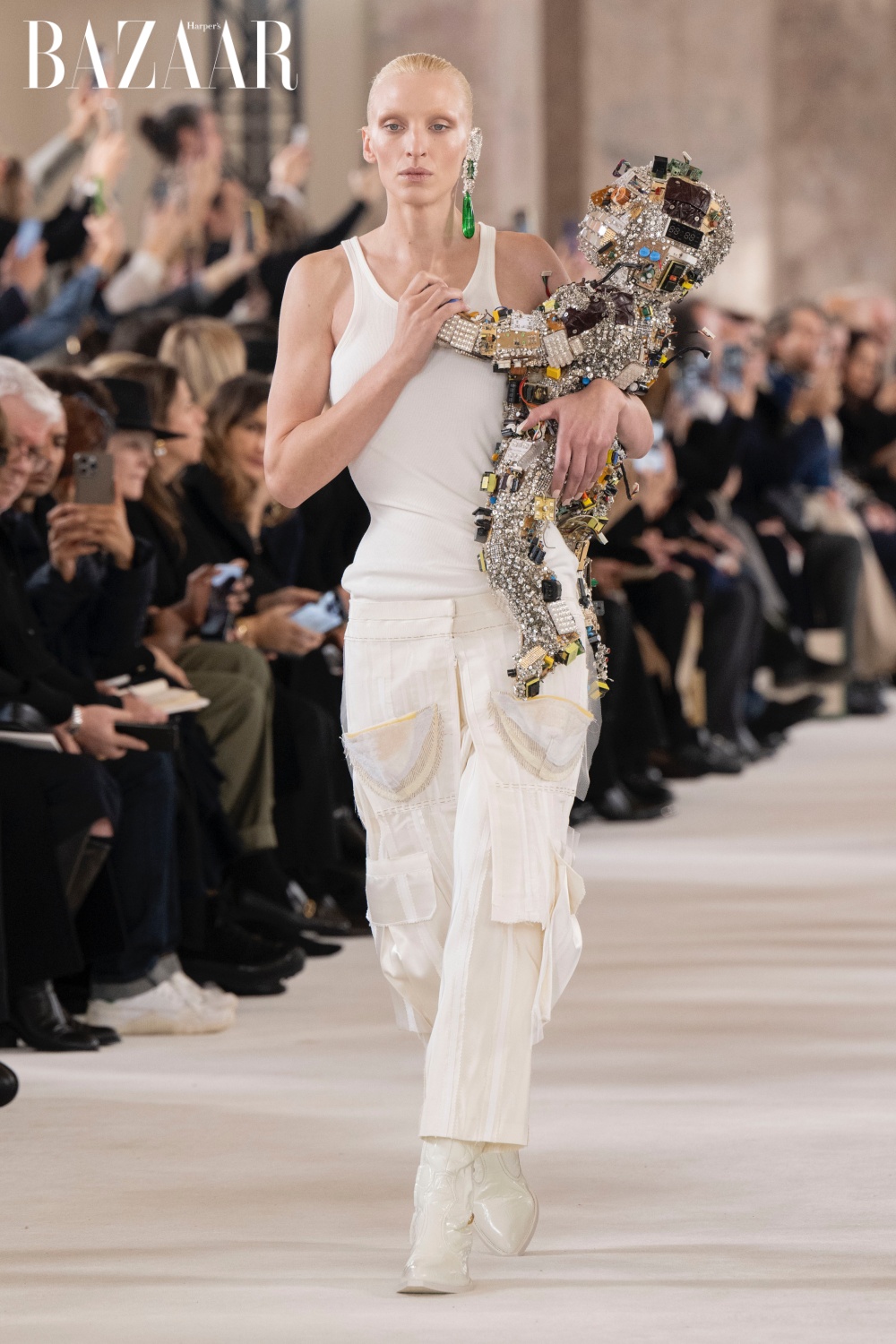 Schiaparelli Haute Couture Xuân Hè 2024. Ảnh: Imaxtree