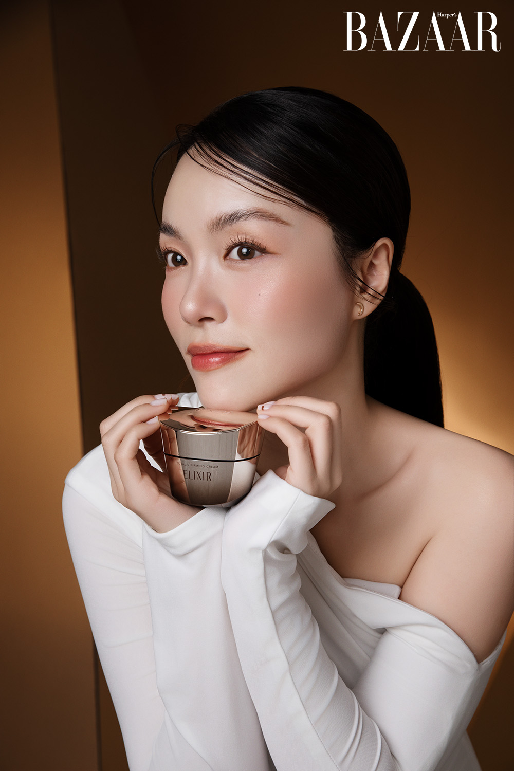 Hà Trúc tiết lộ mẹo làm đẹp tại buổi ra mắt sản phẩm mới của ELIXIR Total V-Firming Cream