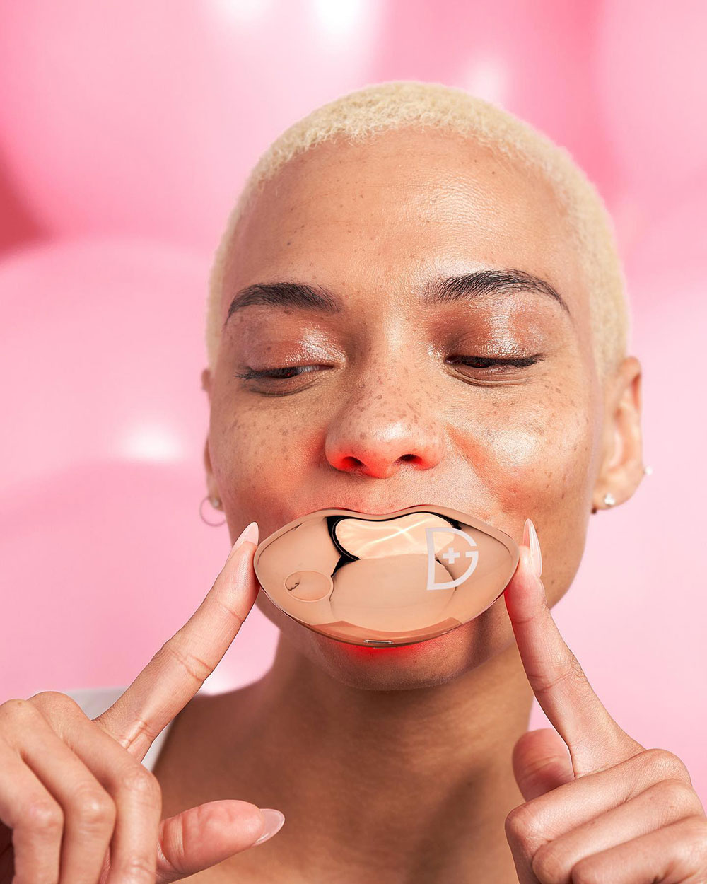 Làm căng môi tự nhiên với LED Therapy