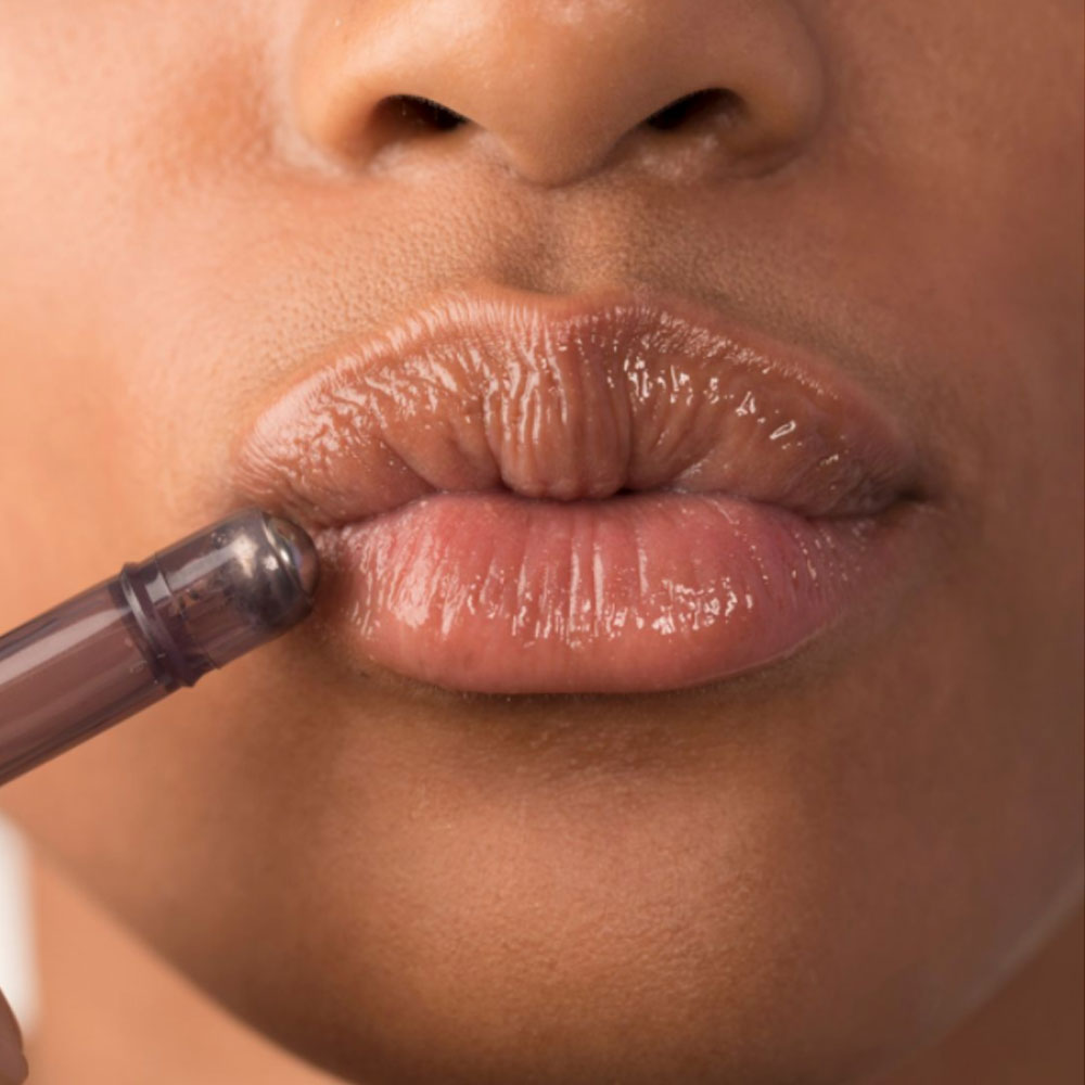 Làm căng môi tự nhiên với HydraFacial Lip Perk