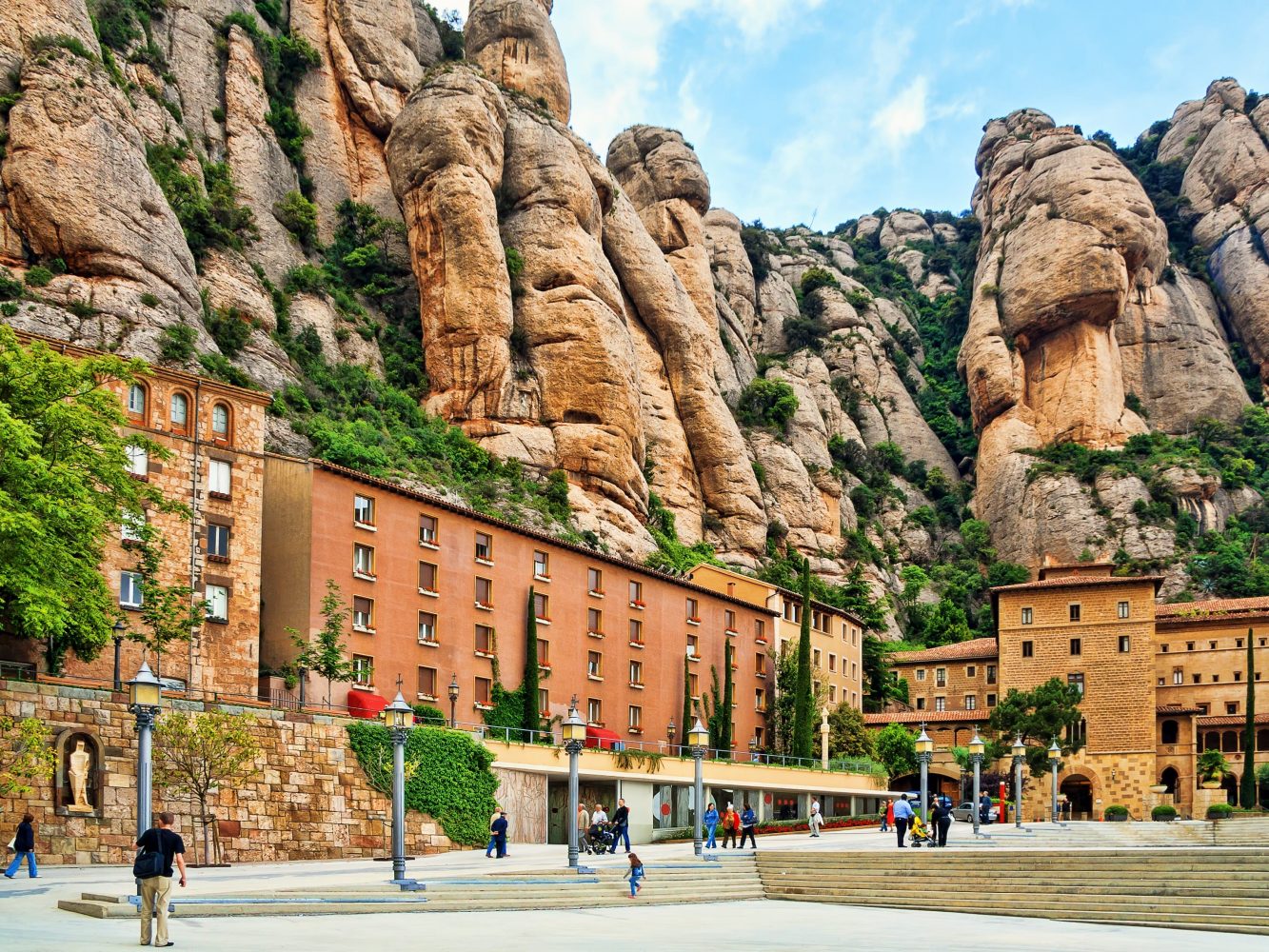 Núi Montserrat, nơi có view nhìn đẹp nhất Địa Trung Hải